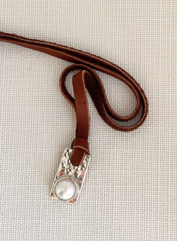 Freshwater Pearl Pendant on Leather